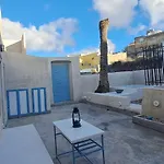 318 * Οία